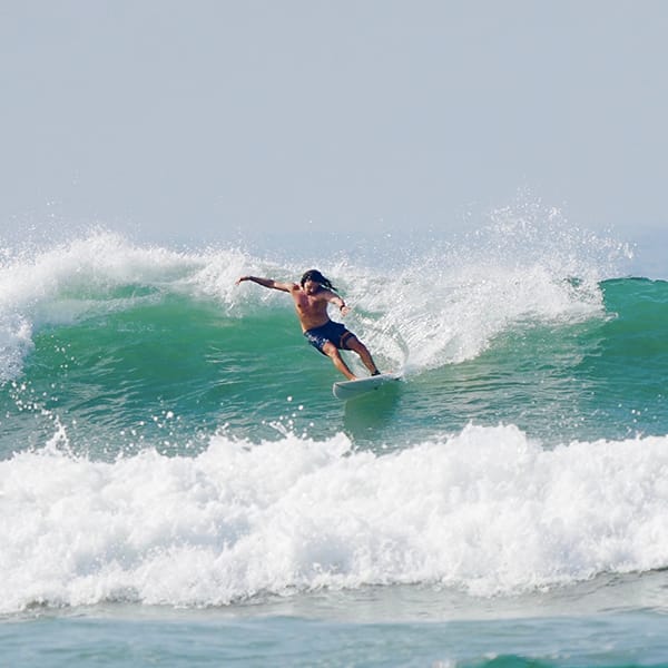 Gota Dagua Surf Camp & School