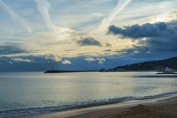 Sesimbra Harbour Point