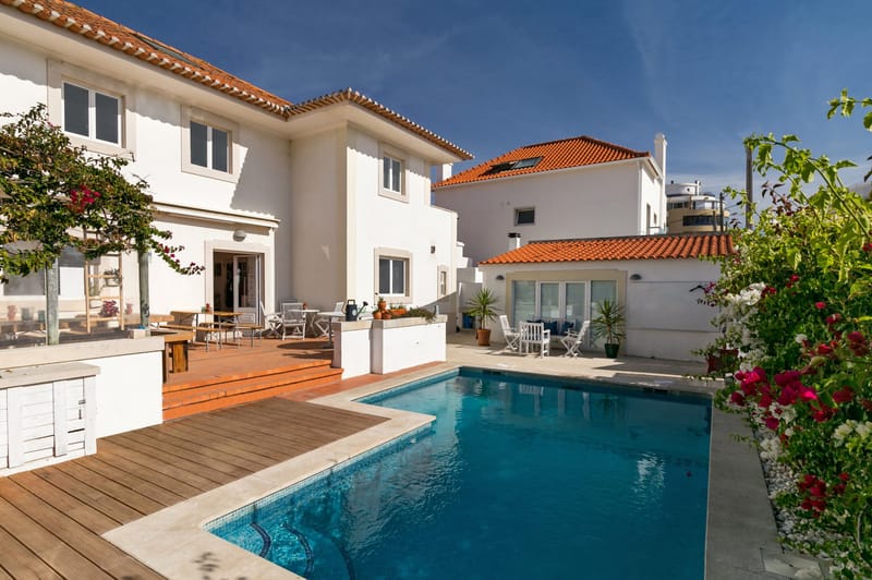 Beachfront Surf Camp Caparica pool