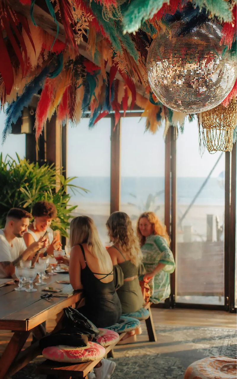 Praia Irmão - Group dining