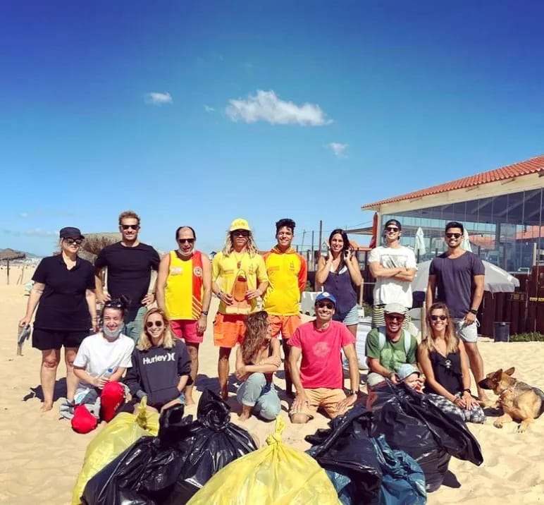 Beach cleanup by FYNATURE team and students